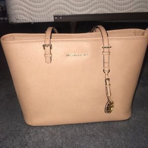Micheal Kors Purse